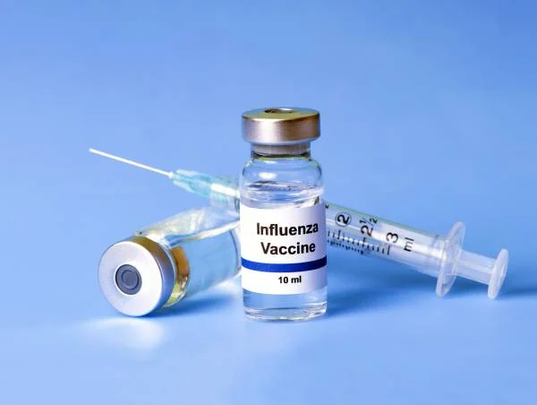 تزریق واکسن آنفولانزا در مرکز بهداشت دانشگاه اصفهان